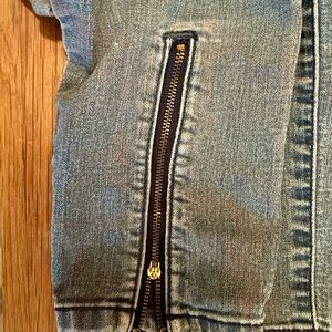 Cute skinny jeans with zippers at ankles!